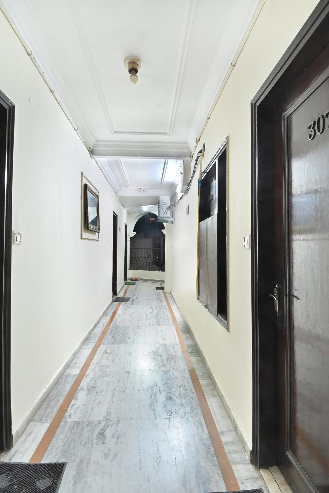 Hotel Ashoka Continental New Delhi Exterior photo